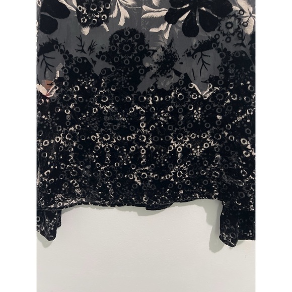 Harari Blouse Women’s Medium Black Velvet Button Silk Floral Whimsigoth Boho - Picture 8 of 13